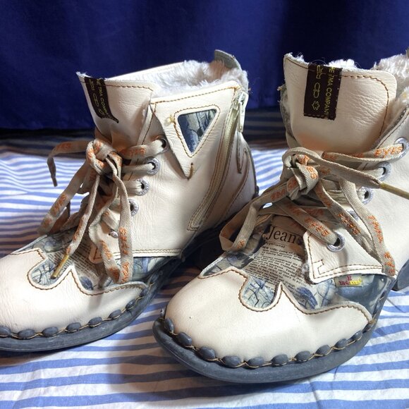 TMA EYES BOOTS BOOTIES HIGH TOP NEWSPRINT FUR LINED SZ 8 - Picture 2 of 13